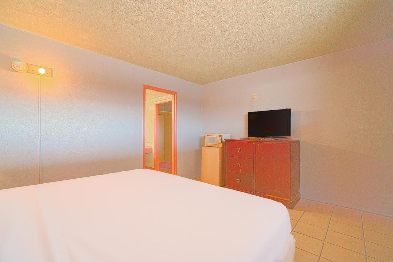 Town & Country Motel Bossier City By Oyo エクステリア 写真