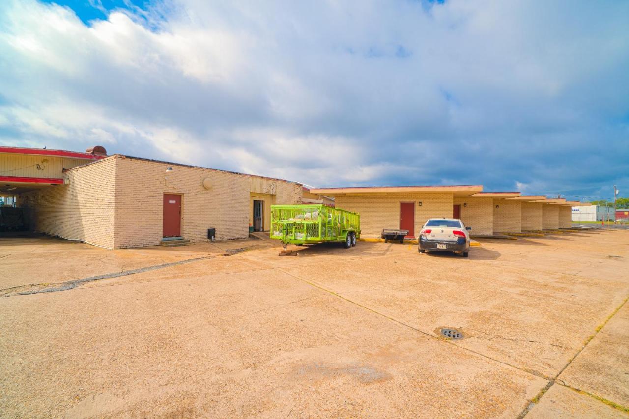 Town & Country Motel Bossier City By Oyo エクステリア 写真